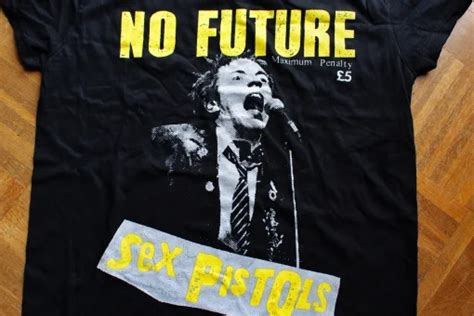 Camiseta Oficial Sex Pistols No Future Steamretro