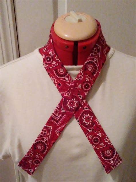 Red Bandana Print Cooling Neck Wrap