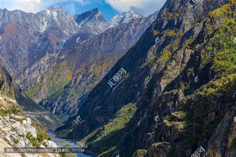 西藏山南市雅鲁藏布江峡谷溪流河流自然风景摄影素材汇图网