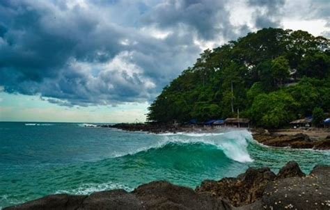 Lokasi Dan Harga Tiket Masuk Pantai Karang Hawu Sukabumi Terbaru Trip