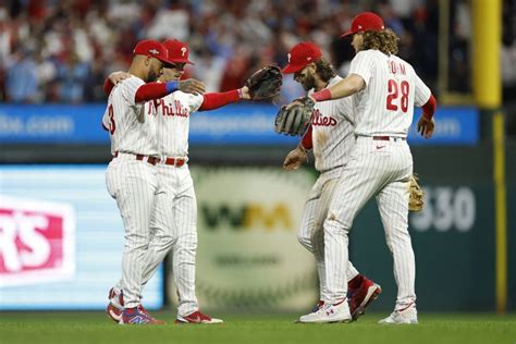 MLB Phillies aplasta a DBacks con acción de Edmundo Sosa