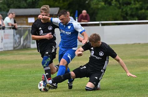 Fu Ball Bezirksliga Ost Siegtreffer In Der Nachspielzeit Sport