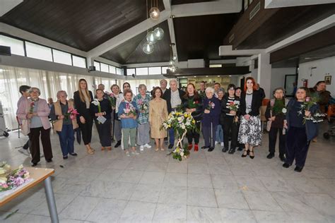 Katherine de Serbie distribution de fleurs Noblesse Royautés