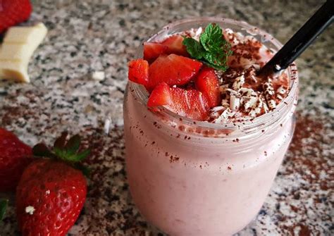 Smoothie de Fresas Plátano y Aguacate Receta de Montse Casellas