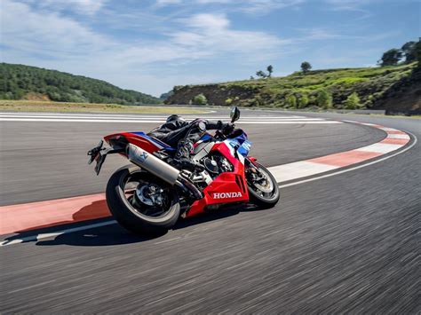 Honda Cbr Rr R Fireblade Prezzo Velocit Scheda E Rilevamenti