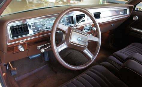 Ford LTD Crown Victoria 1983 - 1991 Sedan :: OUTSTANDING CARS