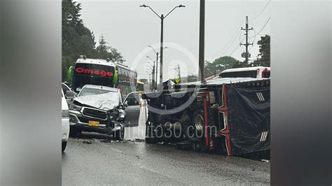 ¡otro Carro Volcado En La Autopista Medellín Bogotá Por El Peaje