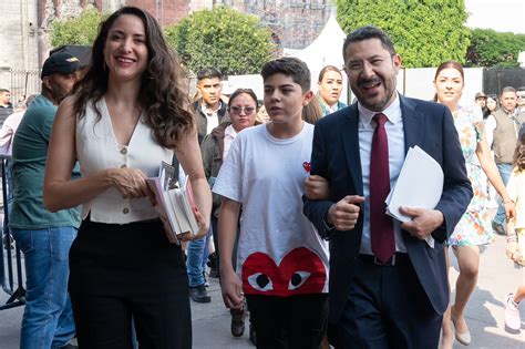 LA LECTURA CONSTRUYE SOCIEDADES PROGRESISTAS LIBERA Y TRAE FELICIDAD