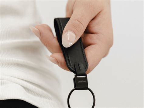 This Leather Keychain Has A Quick Release Keyring