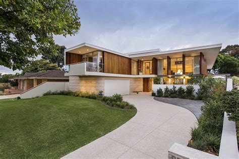 Stained Timber and Stonework Shape Mid-Century Modern Aussie Home