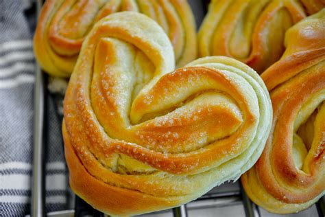 Плюшка московская с сахаром пошаговый рецепт - СделаемВкусно.ру