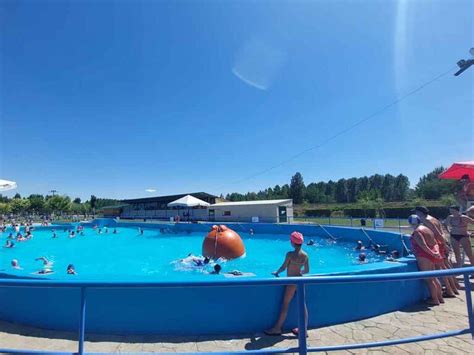 Piscinas Con Toboganes Y Juegos En Valencia De Don Juan Menudo Es Le N