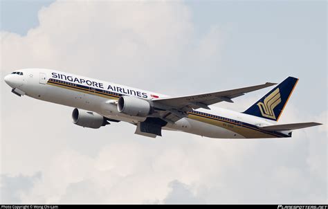 V Sro Singapore Airlines Boeing Er Photo By Wong Chi Lam Id