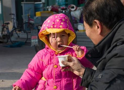 孩子白天不咳晚上咳？是脾虚了！教你2招轻松解决，脾胃更强健！