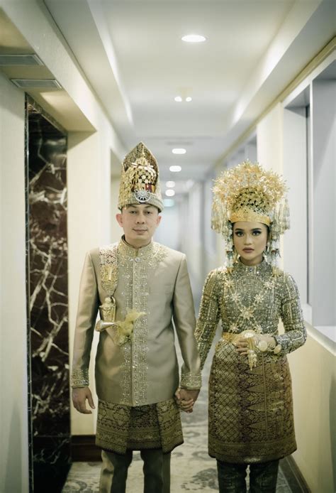 Aceh Traditional Wedding of Sarah & Irfan - Aceh Traditional Wedding of ...