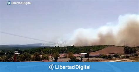 Evacuadas Unas 1 400 Personas Por Un Incendio Forestal En Portugal