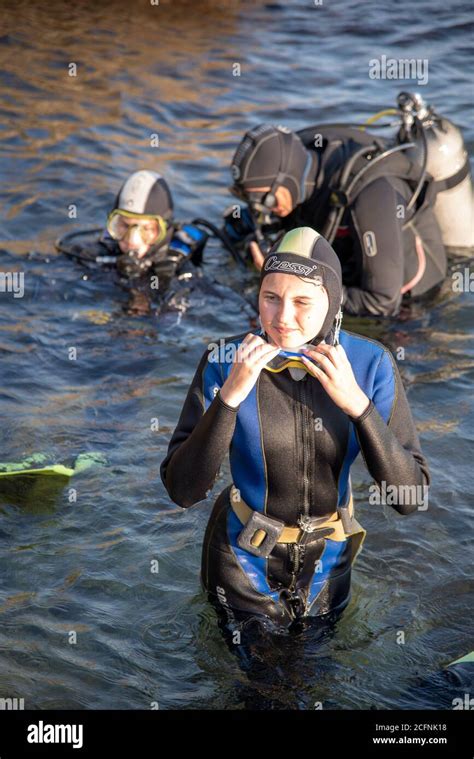 Woman Scuba Gear Wetsuit Hi Res Stock Photography And Images Alamy