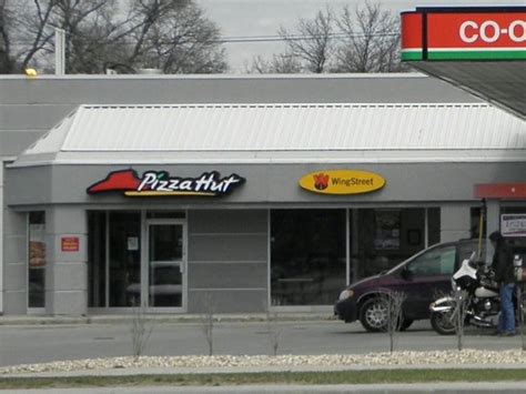 Pizza Hut Winnipeg 15 Lakewood Blvd Restaurant Reviews Phone