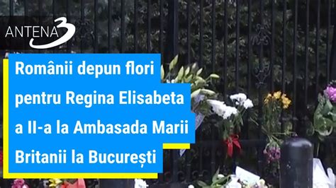 Românii depun flori pentru Regina Elisabeta a II a la Ambasada Marii