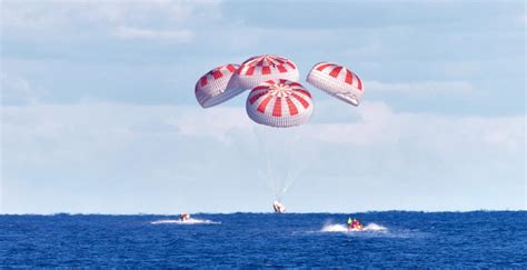 Spacex Dragon Capsule Splashes Down Off The Florida Coast