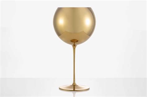 Gold bubbles wine glasses by Lukáš Houdek