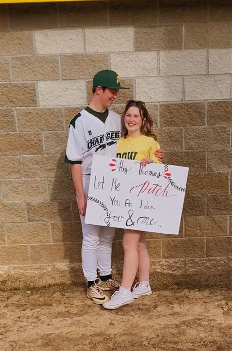 Prom Posals Homecoming Proposal Softball Promposal Cute Promposals Baseball Couples Asking