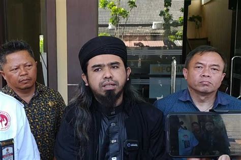 Gus Samsudin Laporkan Pesulap Merah Ke Polisi GenPI Co JATIM