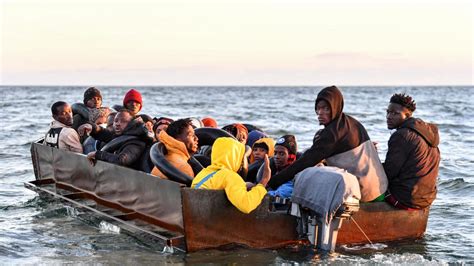 Encuentran a ocho migrantes muertos en una embarcación en el Mediterráneo