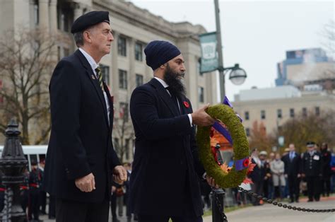 Thousands gather for Remembrance Day ceremony in London, Ont. | CBC News