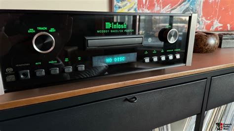 McIntosh MCD201 SACD CD Player Photo 4712020 Canuck Audio Mart