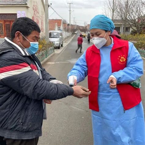 新时代文明实践·看区县 “疫”路有我 温暖同行！五莲防疫志愿者在行动防控疫情检测