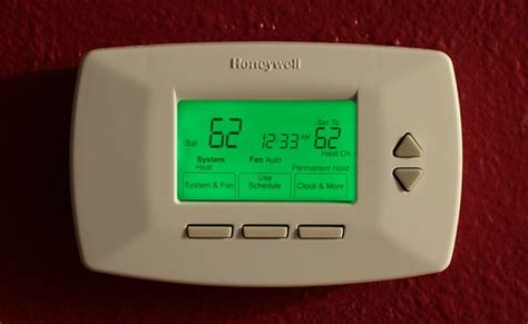 How We Re Saving Over 100 Per Year By Using A Programmable Thermostat Money Saving Mom