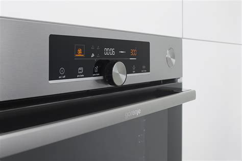 Gorenje built-in oven OptiBake – BIG SEE