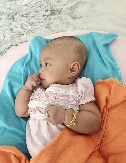 Model Gelang Emas Bayi Gram