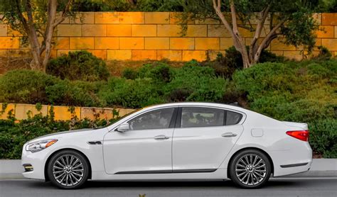 Kia Unveils 2015 K900 Luxury Sedan - Specs, Photos, Video