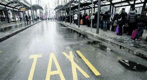 I Milanesi A Favore Di Uber Attese Troppo Lunghe Per I Taxi