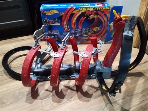 Hot Wheels Serpent Cyclone Playset Spiral Track EBay