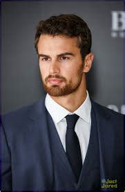 Theo James “How it Ends” – Beatrice Howard