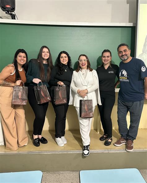 Gostaria de expressar nossa gratidão à Dra. Laura pela palestra