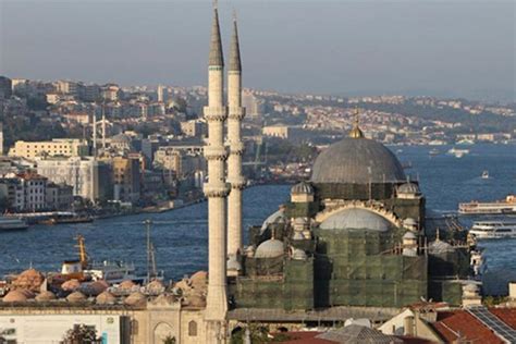 Yeni Camii Nerede Yeni Camisi Tarihi Özellikleri Hikayesi Ve Mimarı