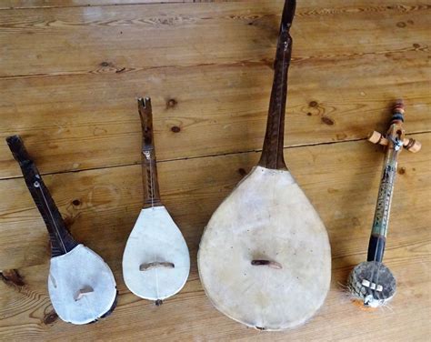 4 decorative African string instruments - Catawiki