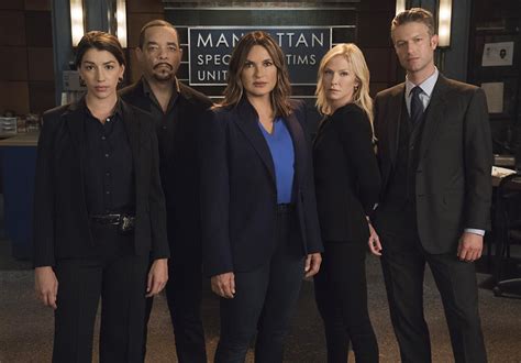 First Look at the ‘Law & Order: SVU’ Cast Filming Season 22 (PHOTOS ...