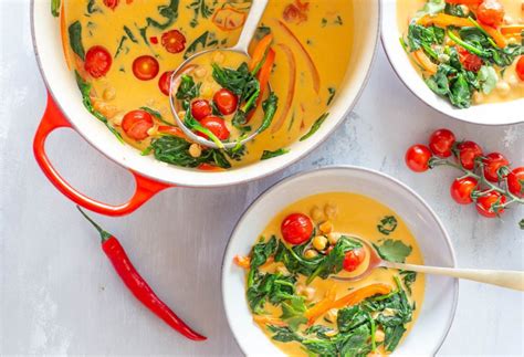 Vegan Rode Curry Met Spinazie En Kikkererwten