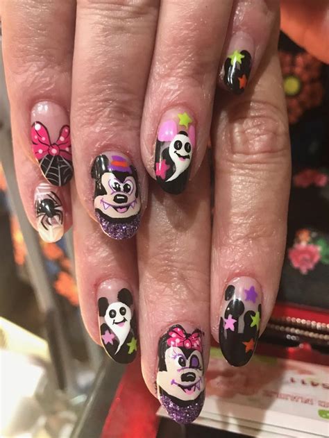 Disney Halloween nails | Halloween nails, Disney halloween nails ...