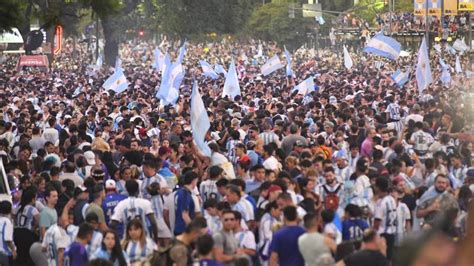 El Obelisco Y Las Principales Plazas Del Interior Se Ti Eron De Celeste