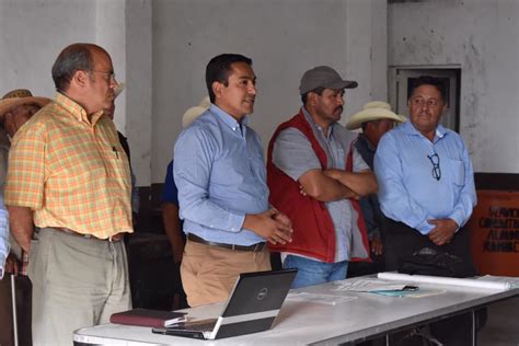 PRESENTE AMARILDO BARCENAS EN LA ASAMBLEA EJIDAL EN ESCOLÁSTICAS