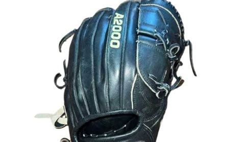 Baseball Mitt Vs Glove | Know What's The Difference