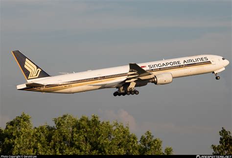 9V SYJ Singapore Airlines Boeing 777 312 Photo By Gerald Lee ID