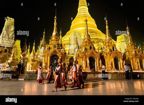 Myanmar Buddhist Monks And Nuns Hi Res Stock Photography And Images Alamy