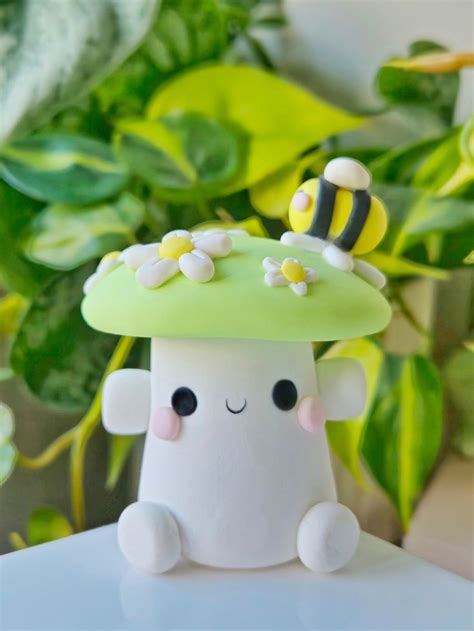 Large Bumblebee Daisy Mushroom Sculpture Spring Toadstool Figurine